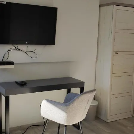 Link Hotel *