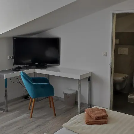 Link Hotel *